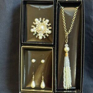 Faux Pearl  Jewelry Set Broach Necklace Earrings W/Clear Gemstones In Gift Box